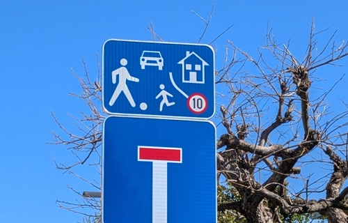 Območje umirjenega prometa prometni znak 2