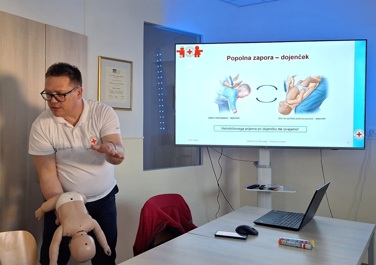 Prva pomoč otroci Rdeči križ MSA