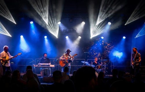 DVA 2025 napoved Ne me jugat