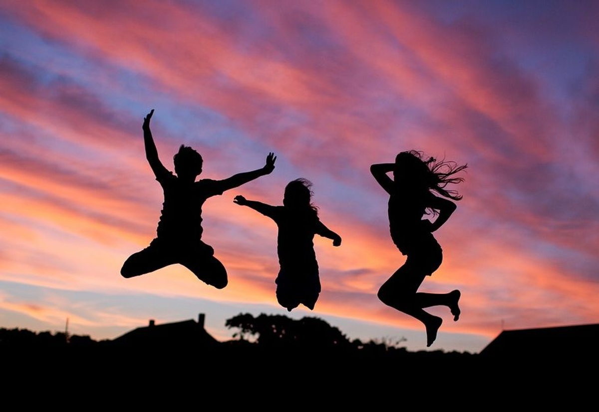 Otroci in mladina simbolična foto pexels