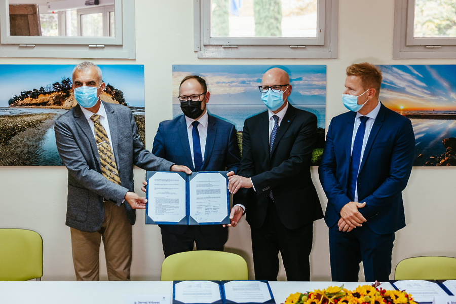 Podpis tristranske pogodbe OA, LK in MZI 19. 10. 2021