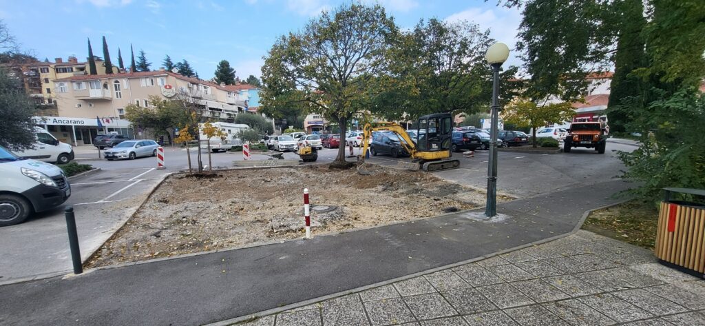 Dela na pločniku_trznica Ankaran_nov23