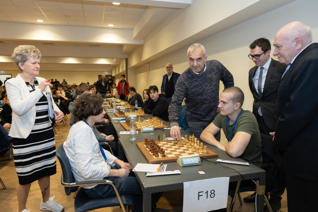 Šah Adria otvoritev 1