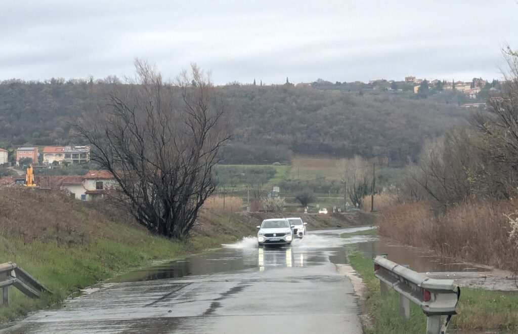 Železniška poplava 15. marec 2025 02