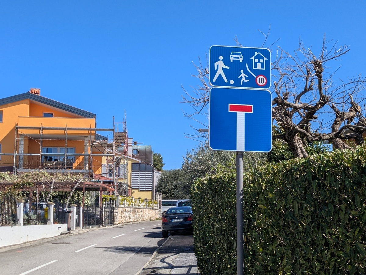 Območje umirjenega prometa Frenkova ulica