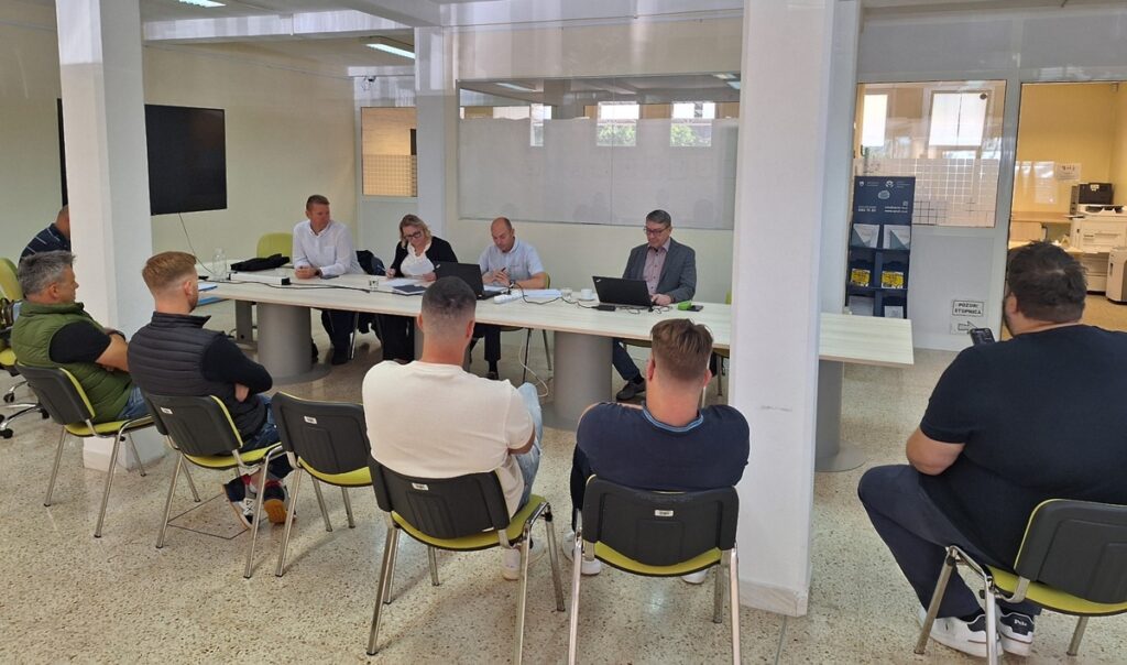 Odpiranje ponudb Valdoltra 16.5.2025 01 izrez