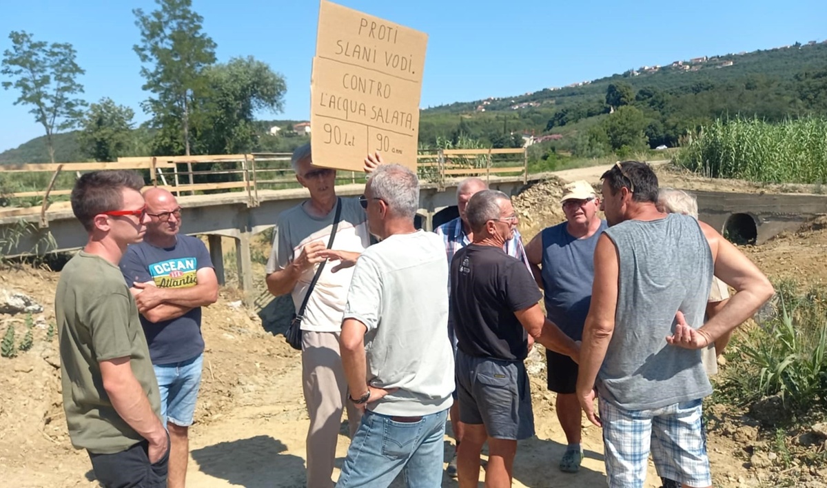 AOK namakanje protest foto Radio Koper