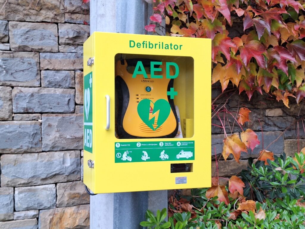 Nov AED defibrilator Vinogradniška 2