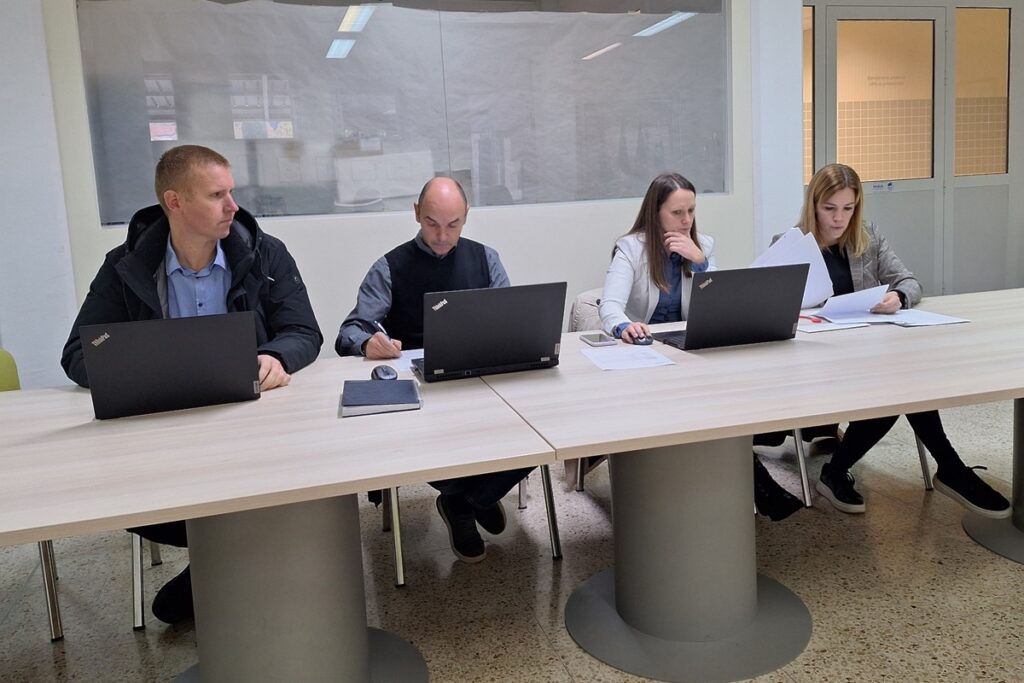 Odpiranje ponudb gostinstvo DVA 2025 komisija