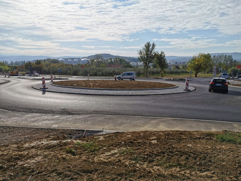 Sanacija države ceste: krožno križišče Železniška cesta