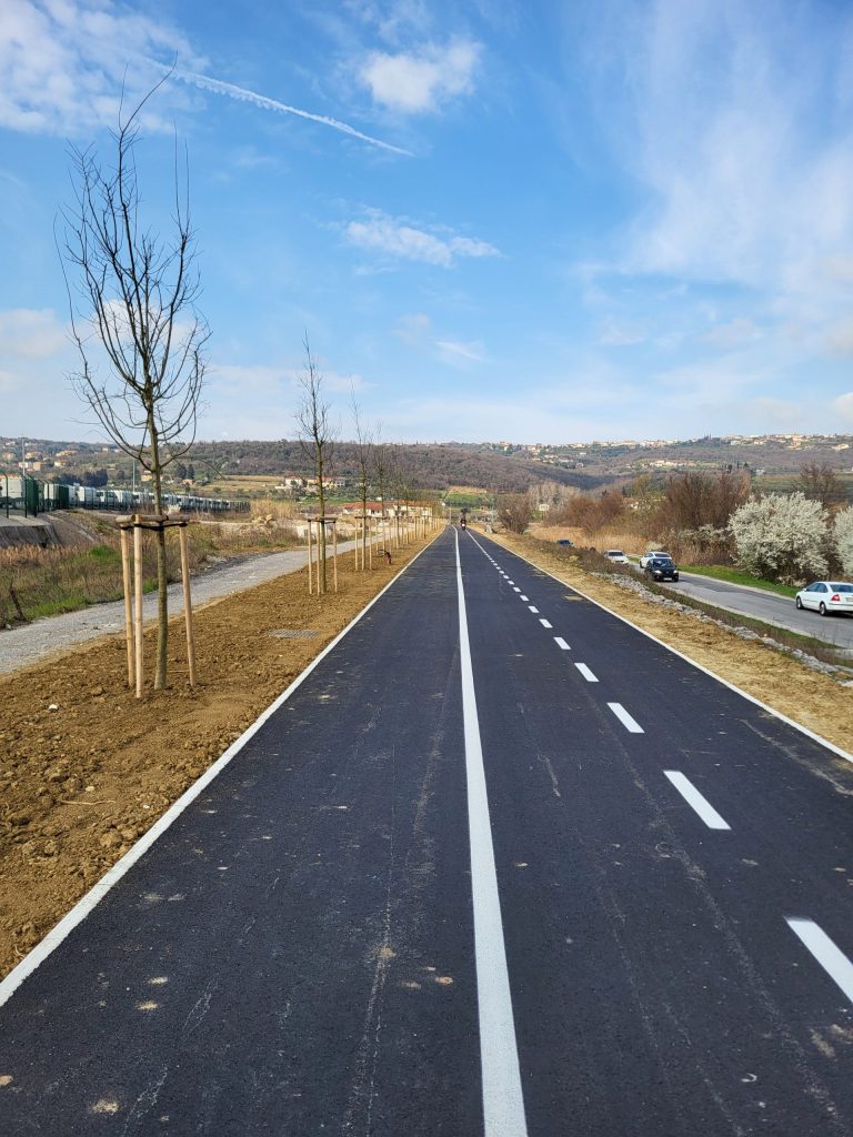 Prenovljena kolesarska pot ob Železniški cesti