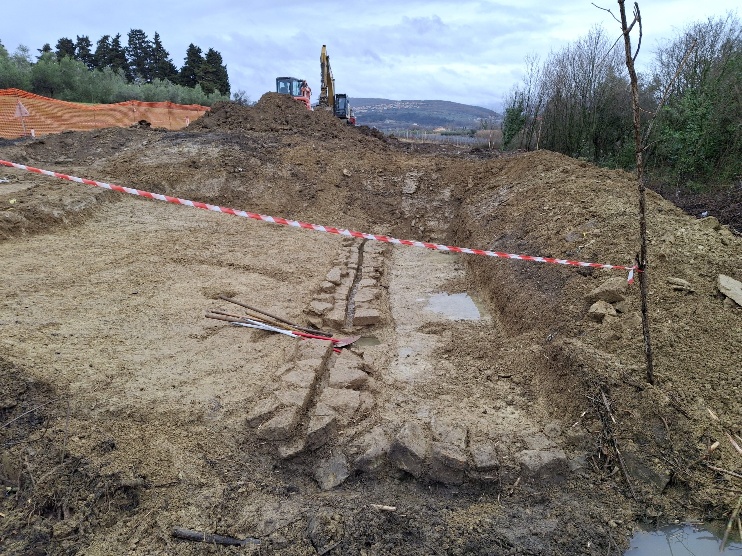 arheološke raziskave Jadranska cesta, najdeni ostanki obzidja rimske vile