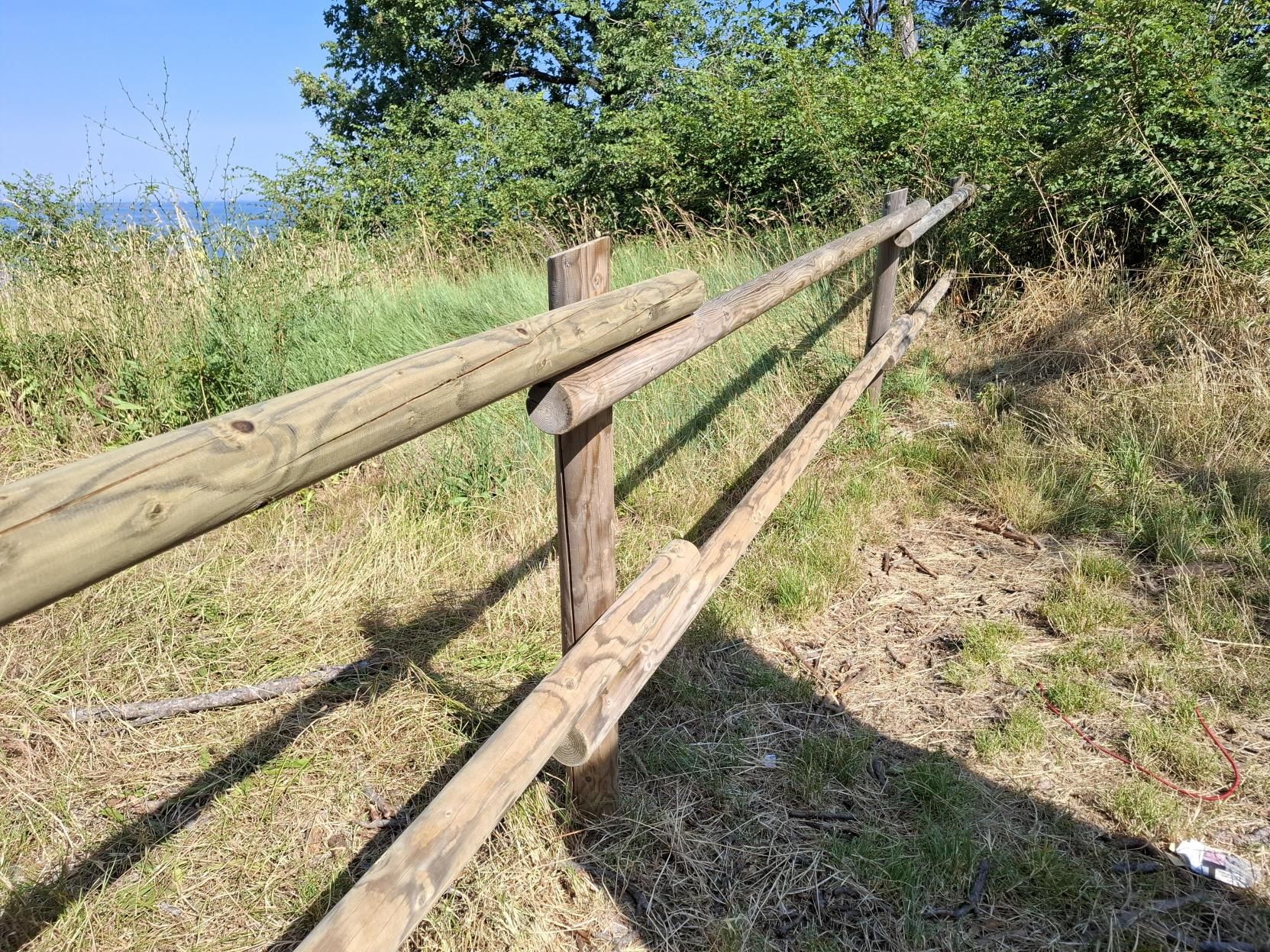 Varovalna ograja na tako imenovani punti Debelega rtiča je popravljena. (Foto: Javni zavod Ankaran)