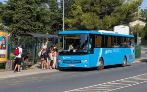 Občina Ankaran tudi v šolskem letu 2026/2027 zagotavlja dodatno sofinanciranje vozovnic za dijake in študente s stalnim prebivališčem v občini Ankaran. (Foto: Občina Ankaran)