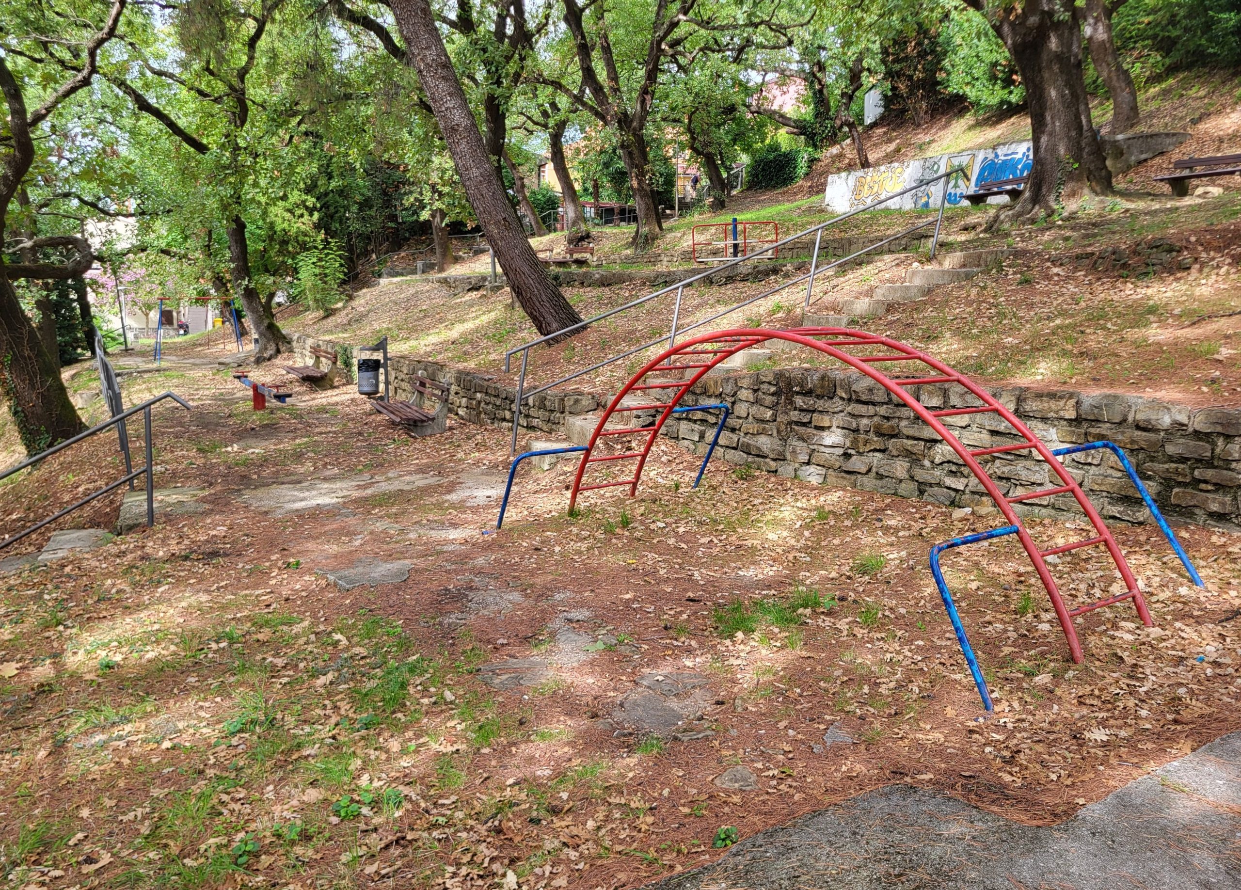 Terminski plan izvedbe celovite ureditve Hrastovega gaja bo dorečen po sprejemu proračuna za leto 2027. (Foto: Občina Ankaran)
